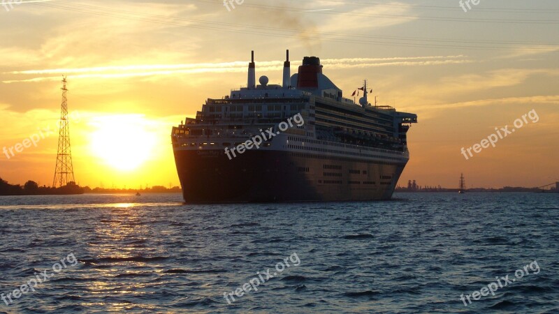 Hamburg Port Birthday 2011 Spout Parade Queen Mary 2 Free Photos