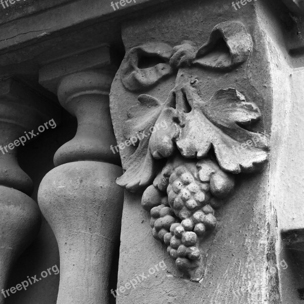 Facade Cluster Relief Grapevine Historic House