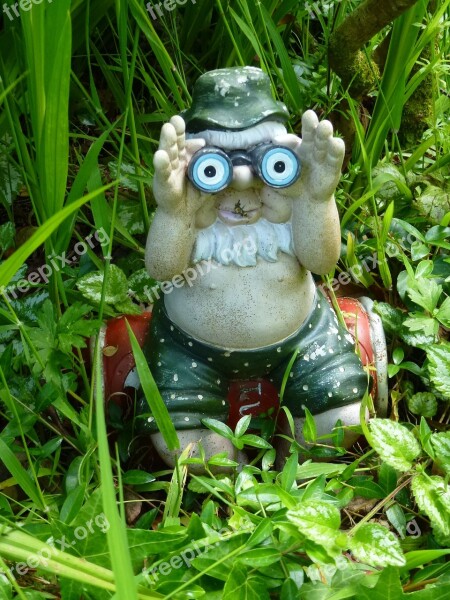 Gnome Garden Binoculars Man Beer Can