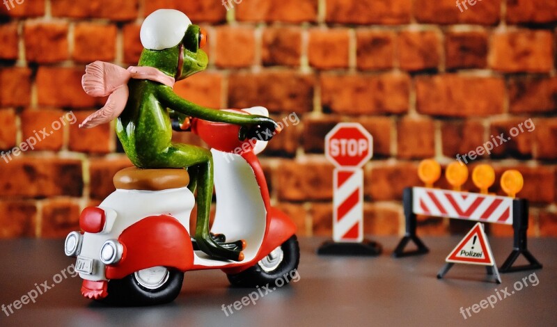 Vespa Roller Police Control Frog