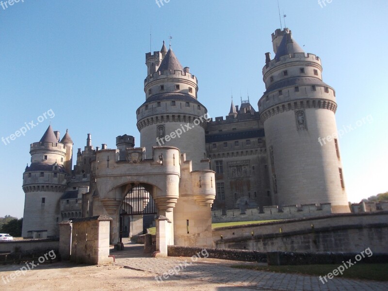 Castle Of Pierrefonds Pierrefonds History Medieval Castle