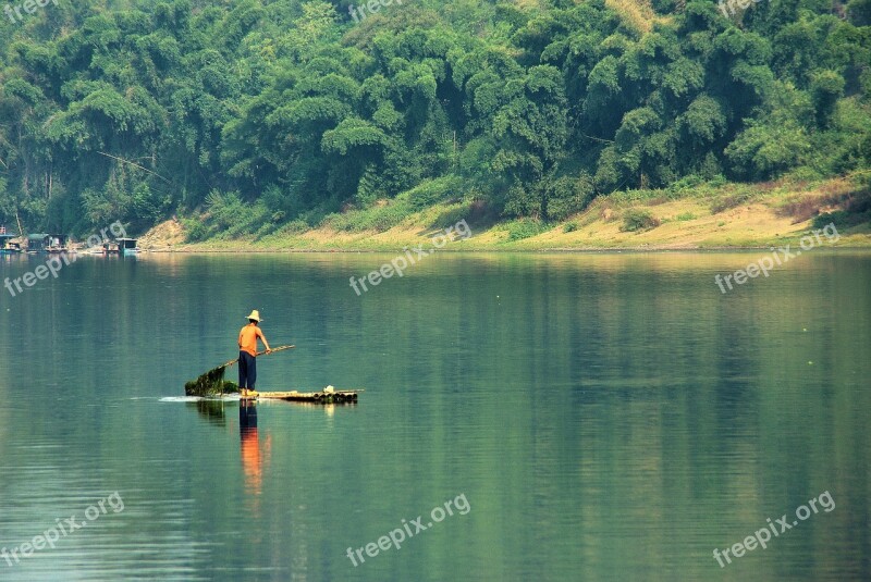 China Yangshuo Li River Boat Fisherman Algae