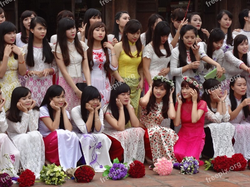 Vietnam Celebrate Graduation Girl Group Picture