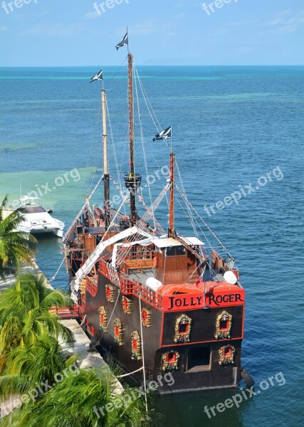 Cancún Pirate Boat Free Photos