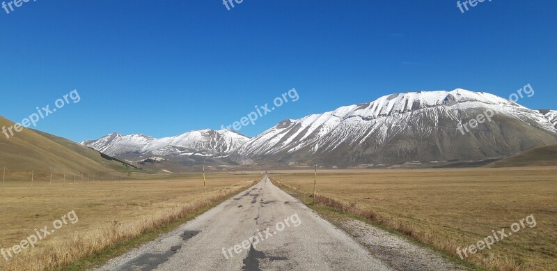 Umbria Valle Castelluccio Upstream Vector