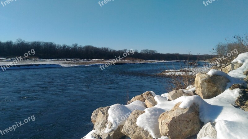 River Lab In Winter Free Photos