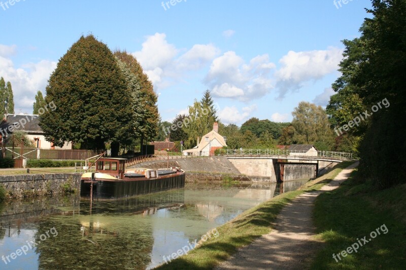 Channel Orleans Peniche Lock Dock