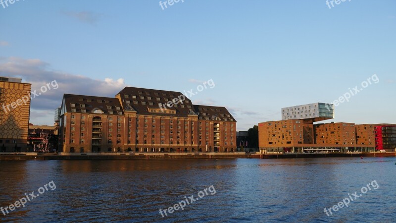 Port Mediaspree Berlin Spree Bank