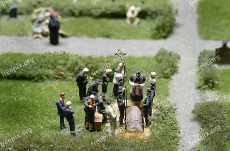 Model Funeral Mini Figures Modelling