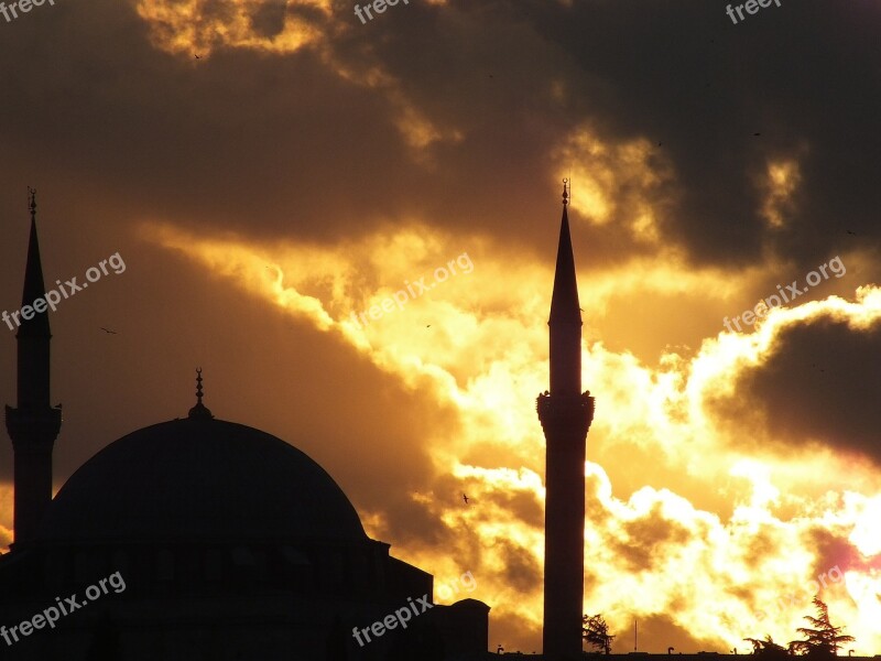 Cami Black Gunbatimi Sky The Minarets