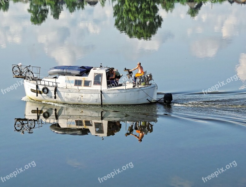 Russia Volga Yatch Marina Browser