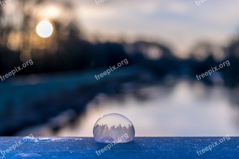 Soap Bubble Bubble Frozen Bubble Winter Ball