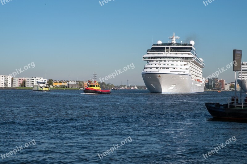 Port River Liner Sea Cruise