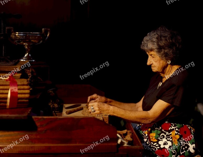 Cigar Maker Tobacco Roll Woman