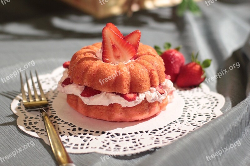 Dainty Strawberry Shortcake Health Aroma Cake