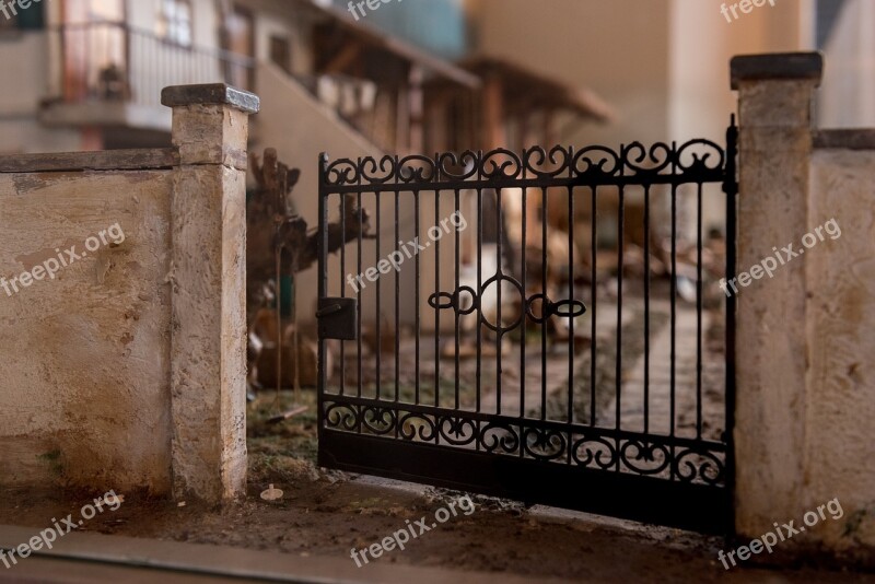 Cascina Campaign Gate Photo Road