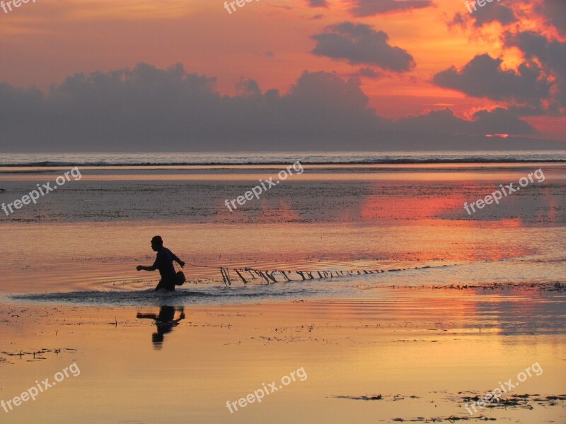 Indonesia Visser Beach Sea People