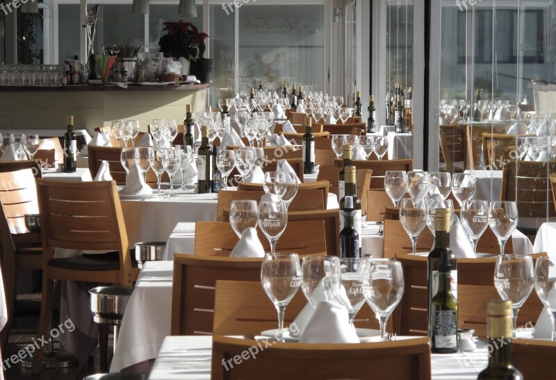 Restaurant Glasses Table Service Empty