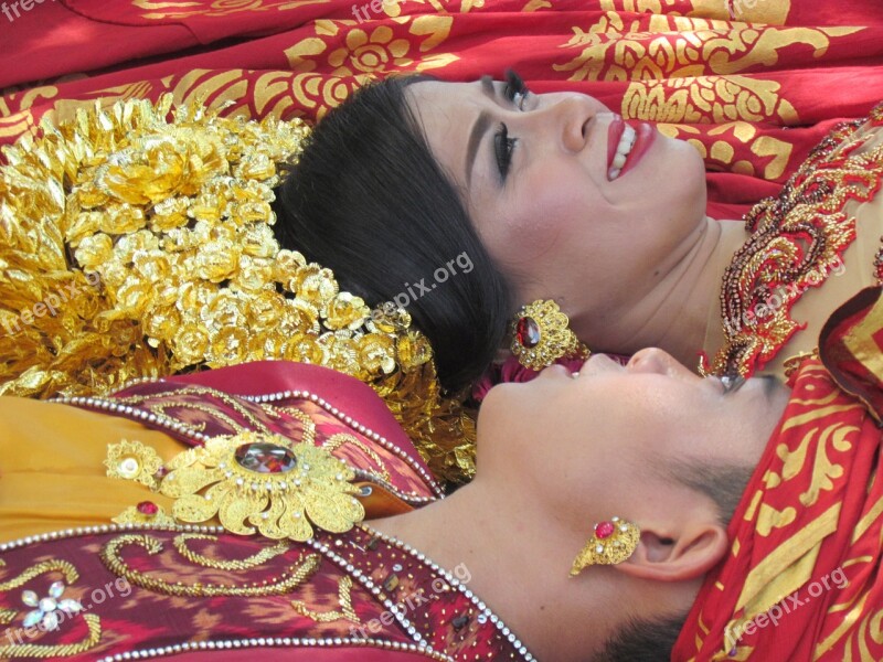 Newlyweds Indonesia Balinese Getting Married Wedding