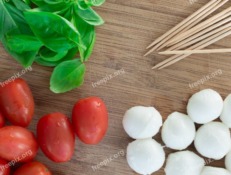 Antipasta Caprese Mozarella Tomato Basil