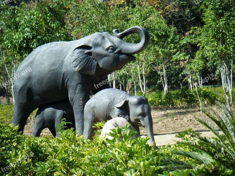 Xishuangbanna Elephants Sculpture Free Photos