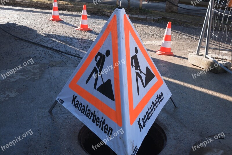 Shield Tetrahedron Warning Channel Manhole Cover