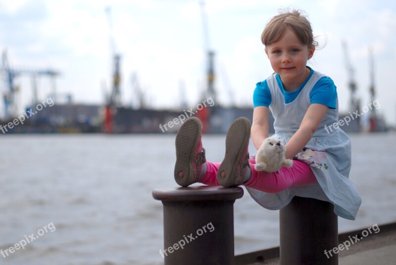 Little Girl Elbe Hamburg Sea Bridge Session