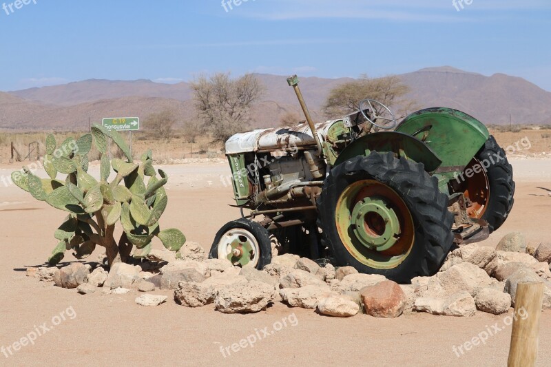 Tractor Tractors Oldie Scrap Mature