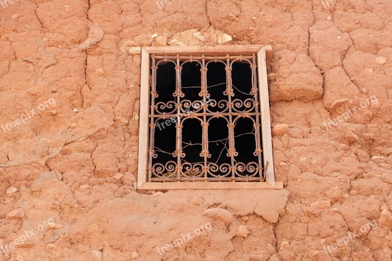 Window House Clay Desert Azgour