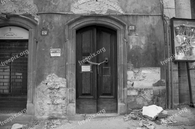 Earthquake Italy Grunge Door Architecture