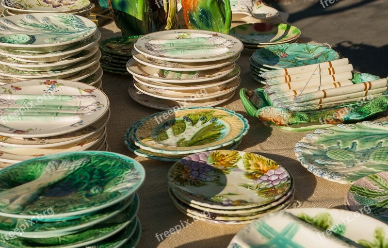 Flea Market Dishes Plates Chips Vide-grenier