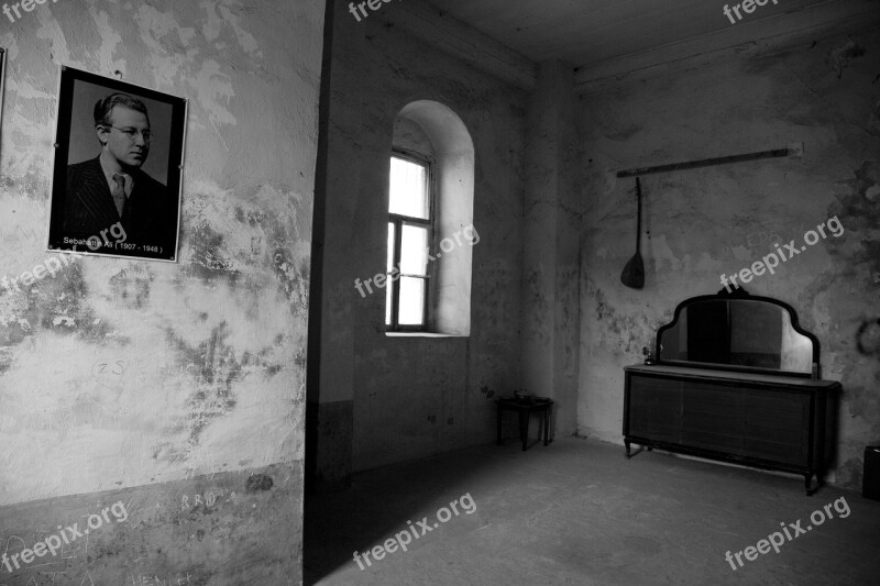 Room Cell In The Console Binding Prison