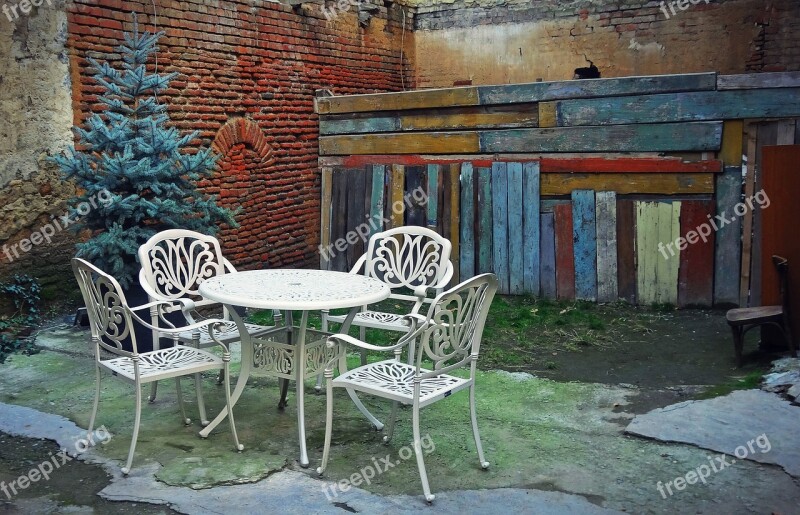 Tbilisi Yard Corner Table Chairs