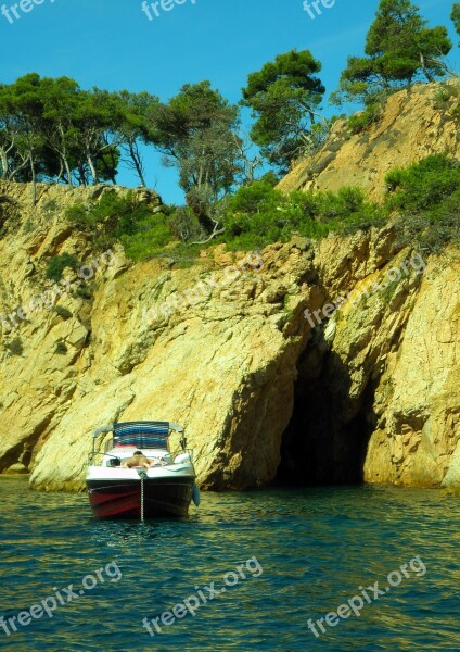 Palamos Empordà Cliff Holes Cave