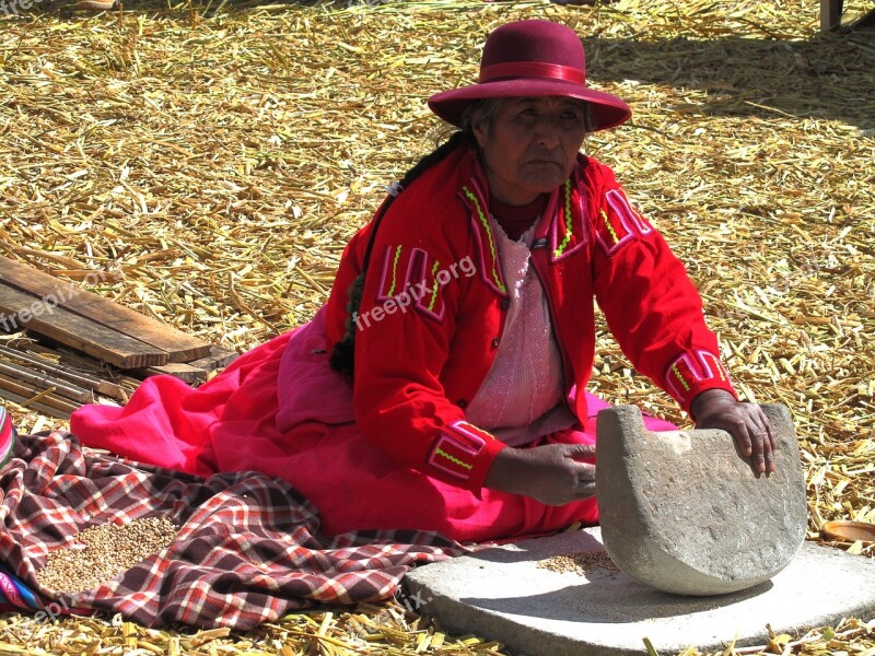 Uros Titicaca Peru Tradition Grind