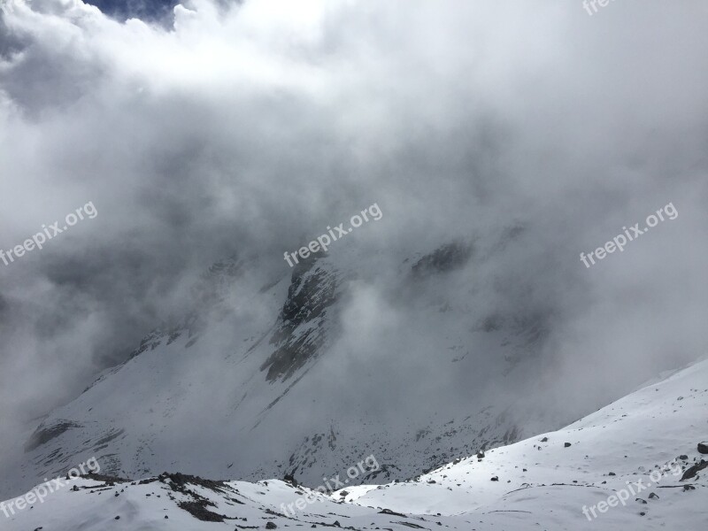 The Jade Dragon Snow Mountain Cloud Foggy Road Morning Climbing