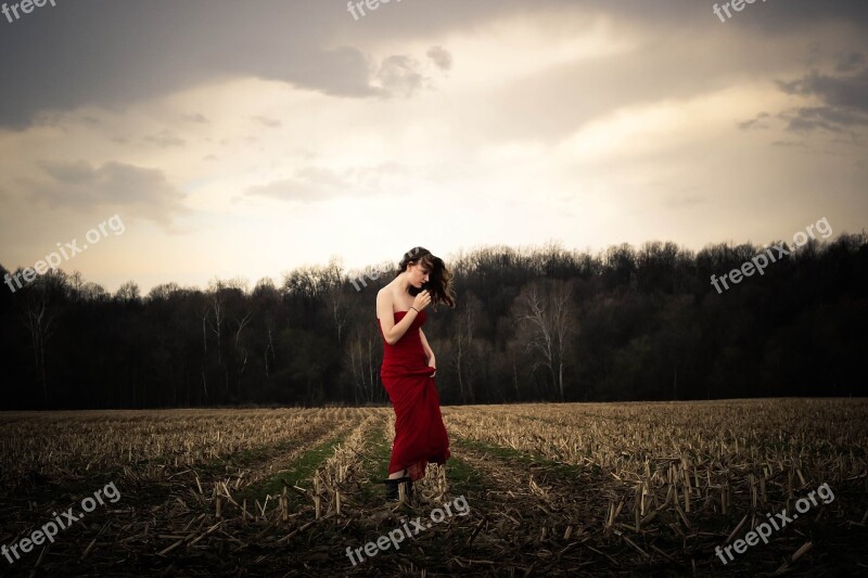 Girl Field Darck Red Dress