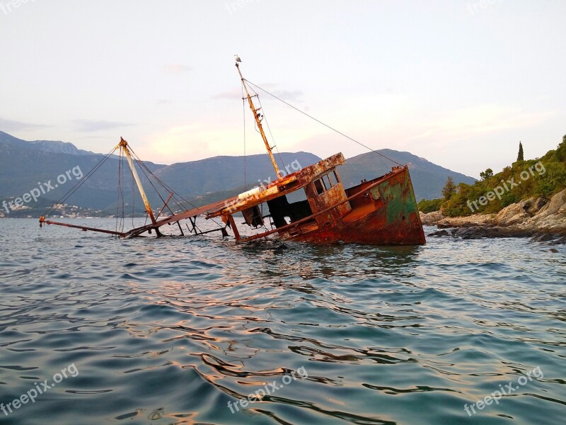 Boat Wreck Rust Wreck Boka Adriatic