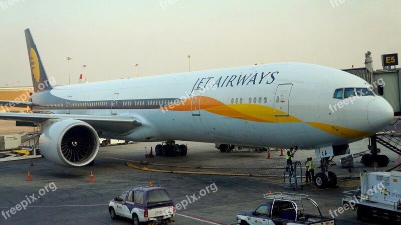 Boeing 777 Jet Airways Turbine Airport