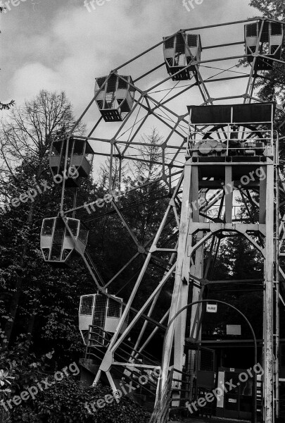 Old Ferris Wheel Vintage Closed Wheel