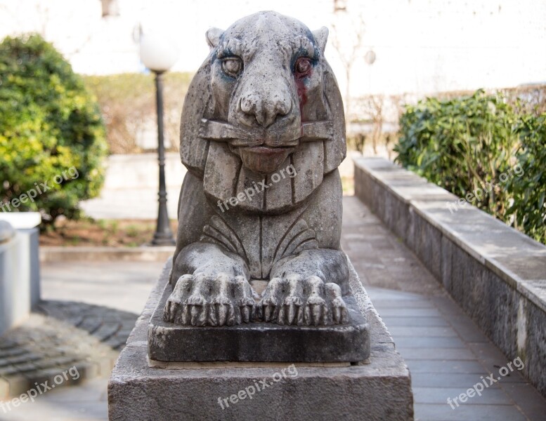 Leo Gargoyle Sculpture Monument Statue