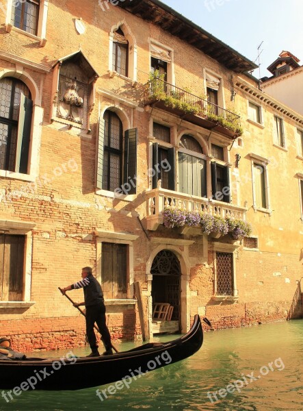 Channel Gondola Crossing Water Free Photos