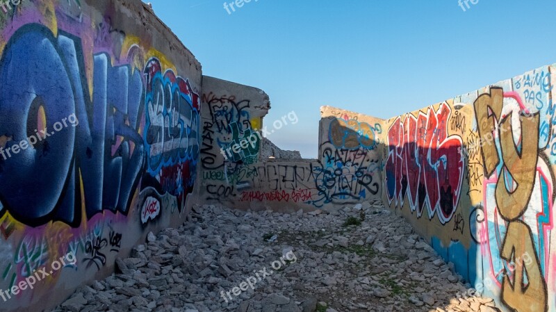 Marseille Bunker Calanque Graffiti Tag