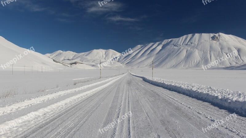 Castelluccio Mountains Snow Norcia Free Photos