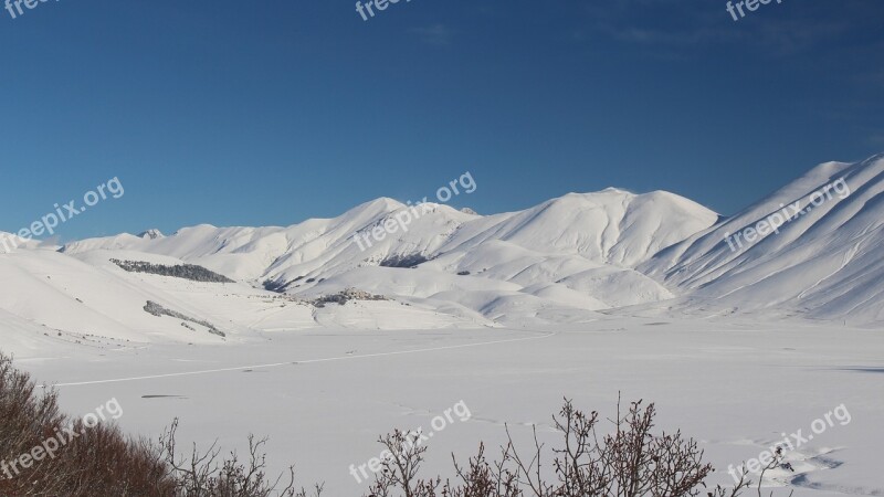 Castelluccio Mountains Snow Norcia Free Photos