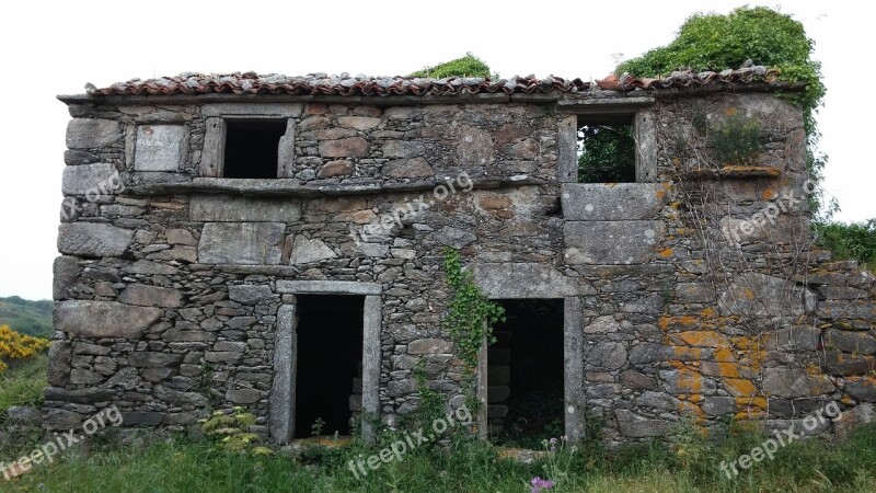 House In Ruins House Abandoned Old House Field House Ruins