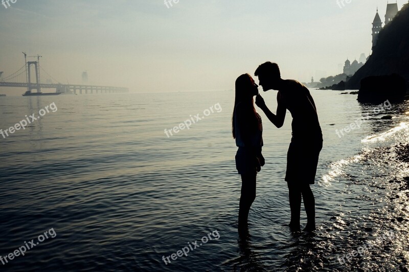 Dalian Couples Silhouette Love Kiss