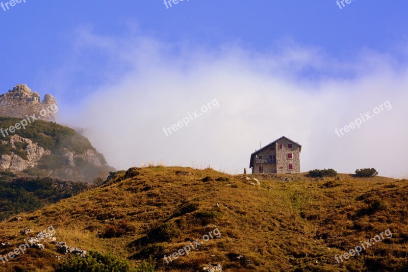 Refuge Scalorbi Italy Hiking Fog