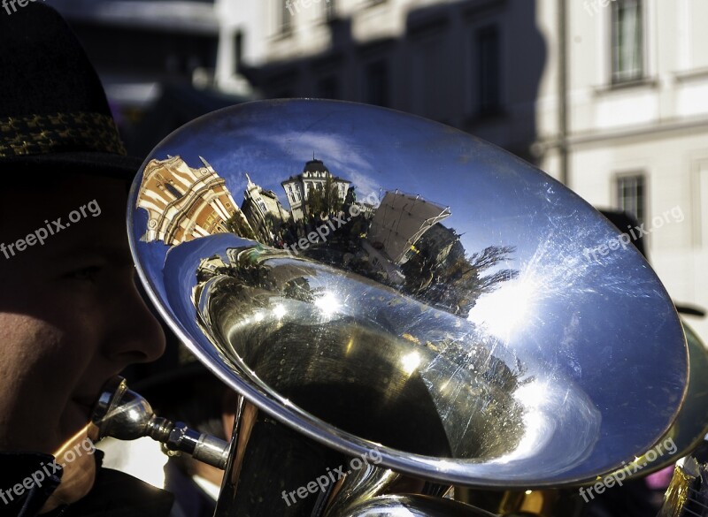 Trumpet Monument Cathedral Trumpeter Reflection