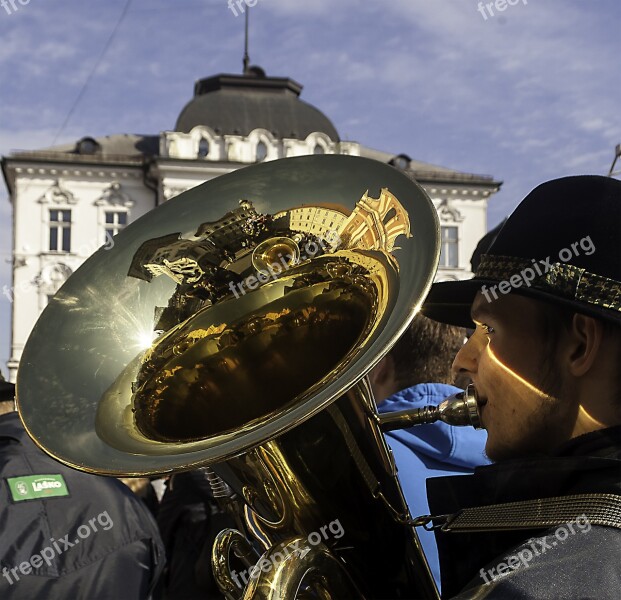 Trumpet Cathedral Reflection Reflection Trumpeter City In Trumpet